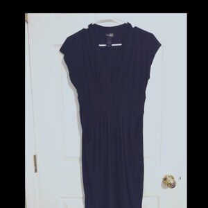 Black knee-length dress WITH POCKETS!
